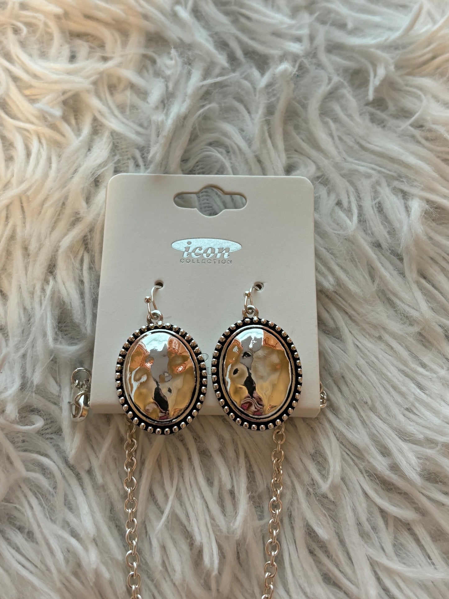 Oval Pendant Necklace Set