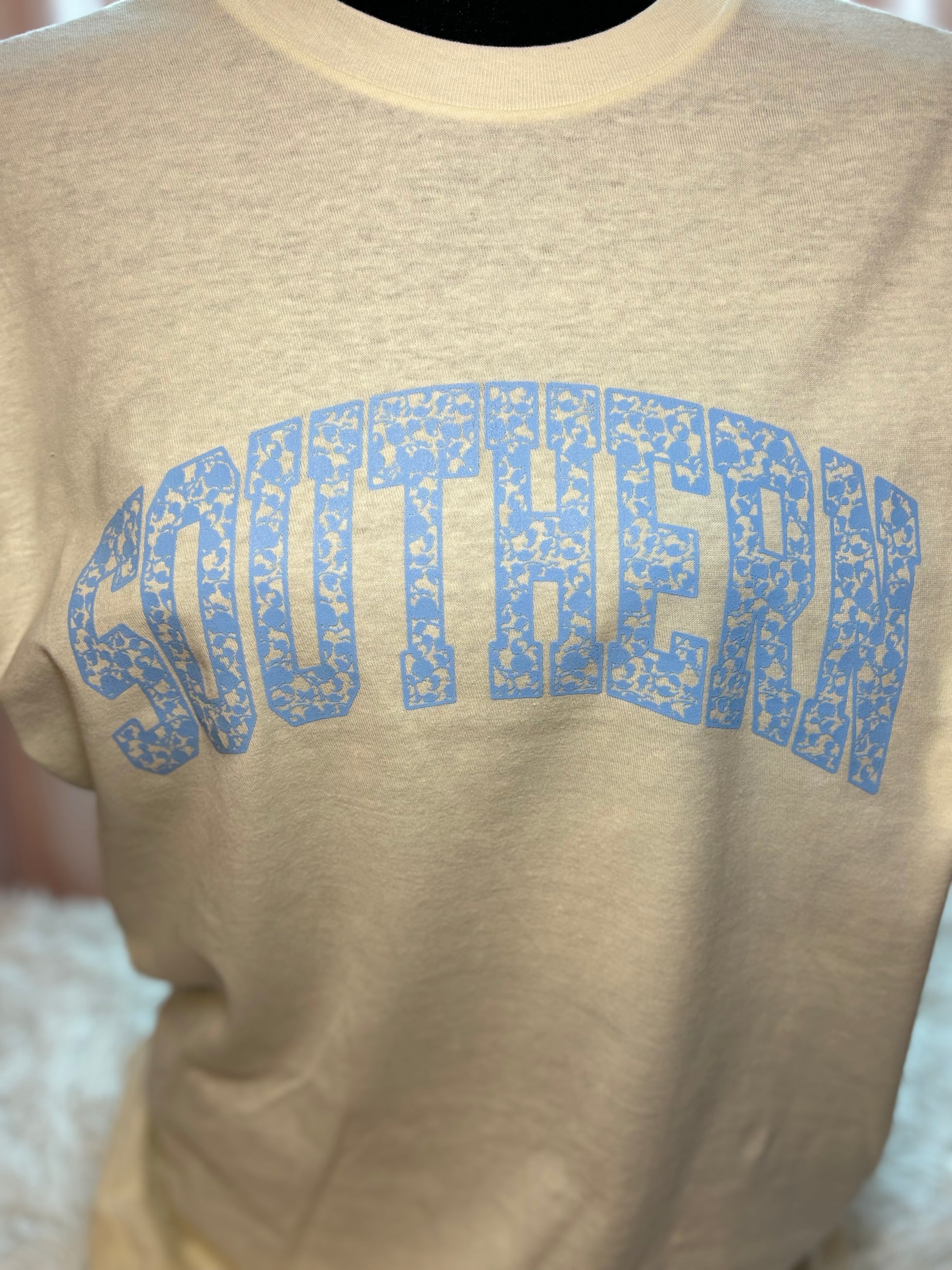 Beige heat press t-shirt with lace 'SOUTHERN' printed in blue