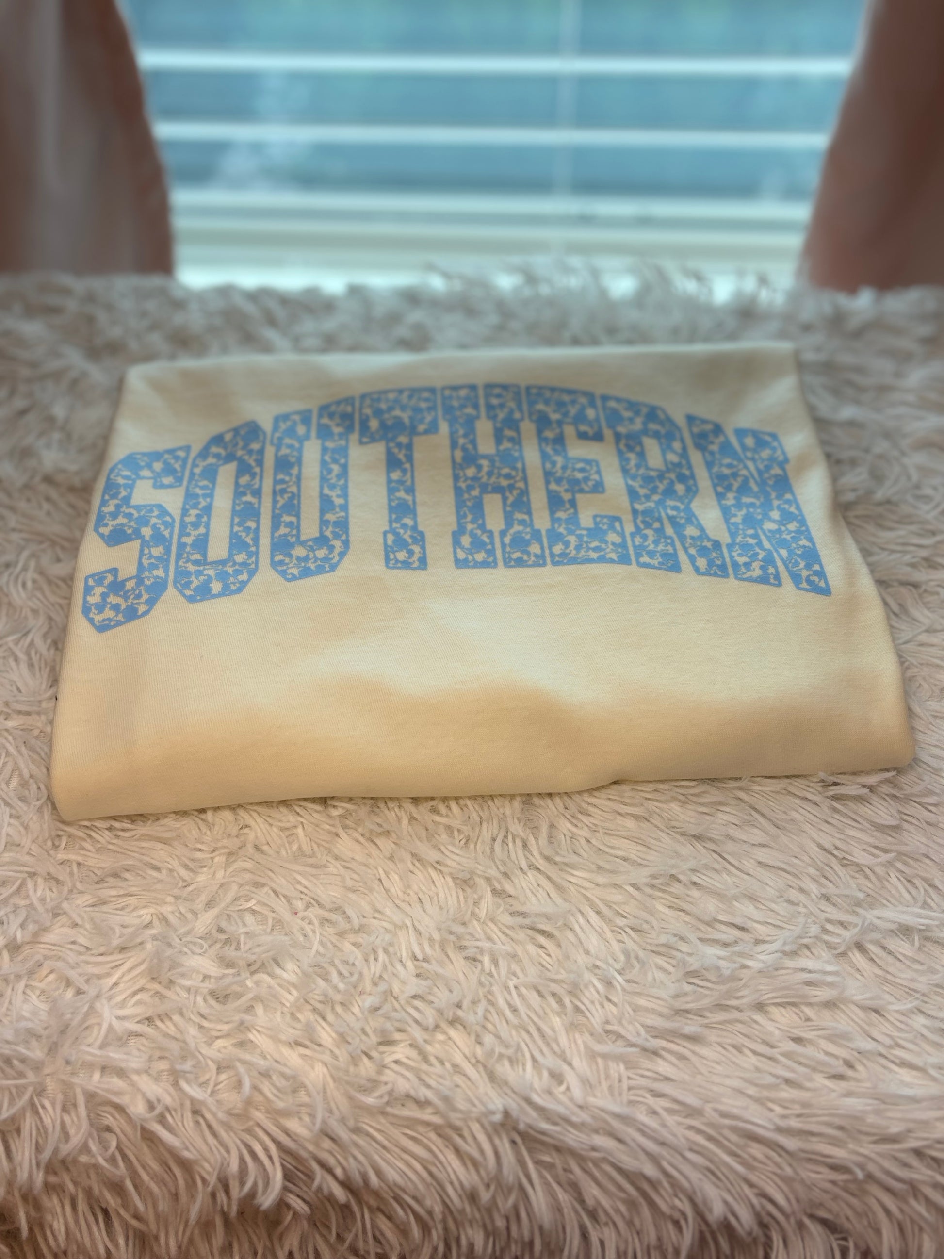 Beige heat press t-shirt with lace 'SOUTHERN' printed in blue