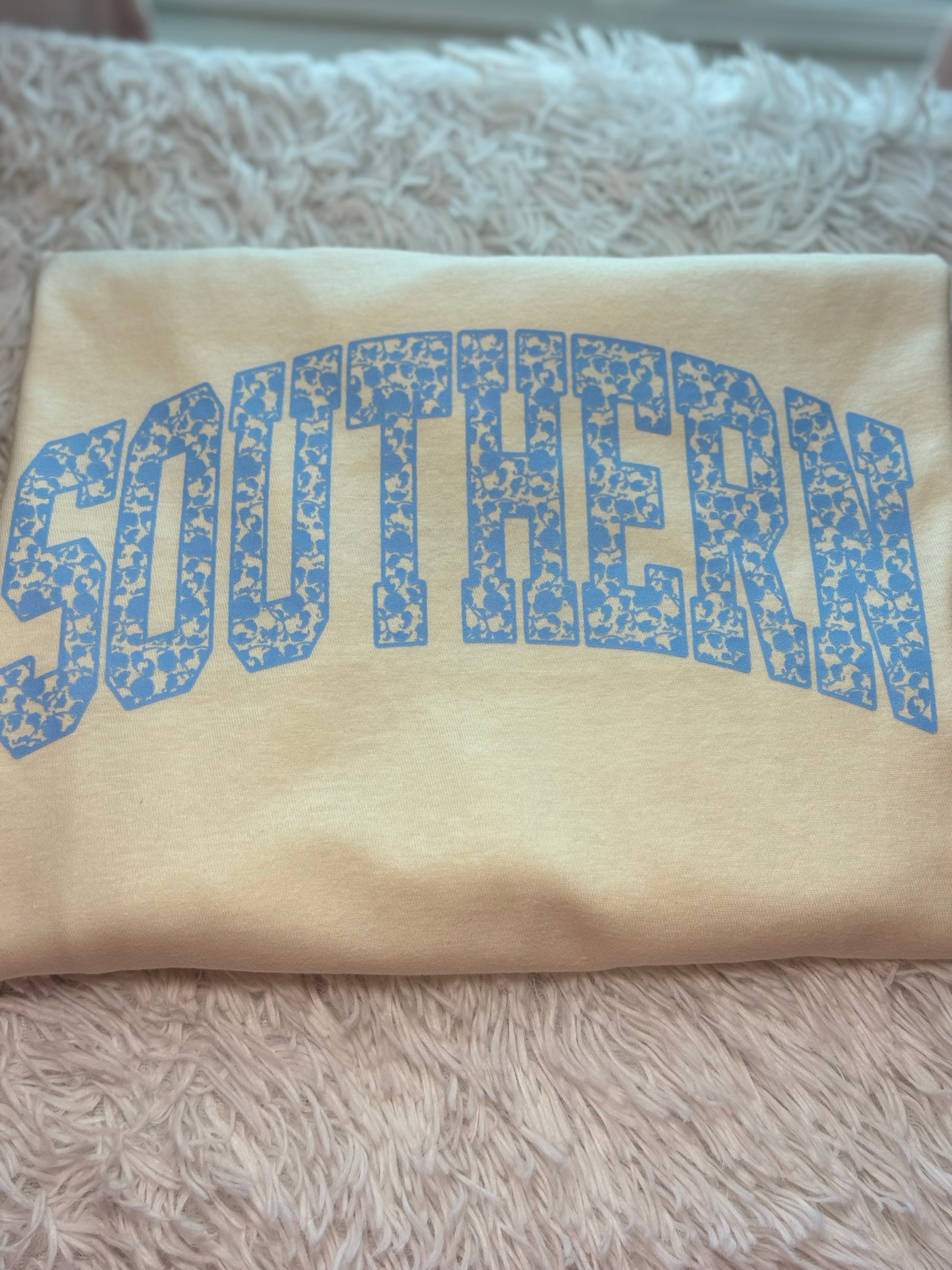 Beige heat press t-shirt with lace 'SOUTHERN' printed in blue