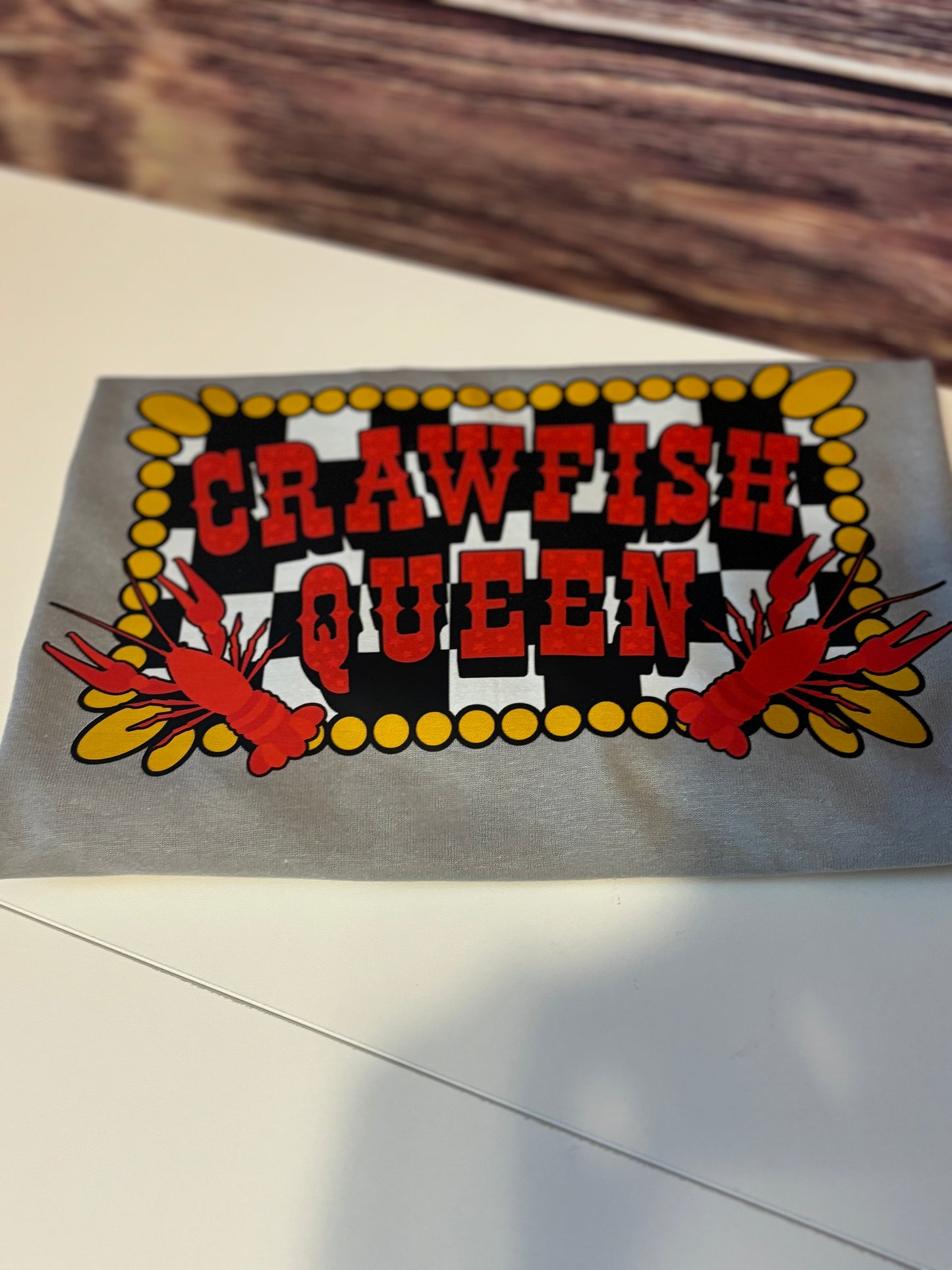 Crawfish Queen Tee – Southern Cajun Crawfish Graphic