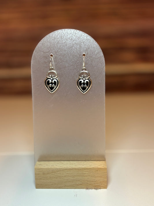Vintage-Inspired Heart Dangle Earrings – Silver Tone