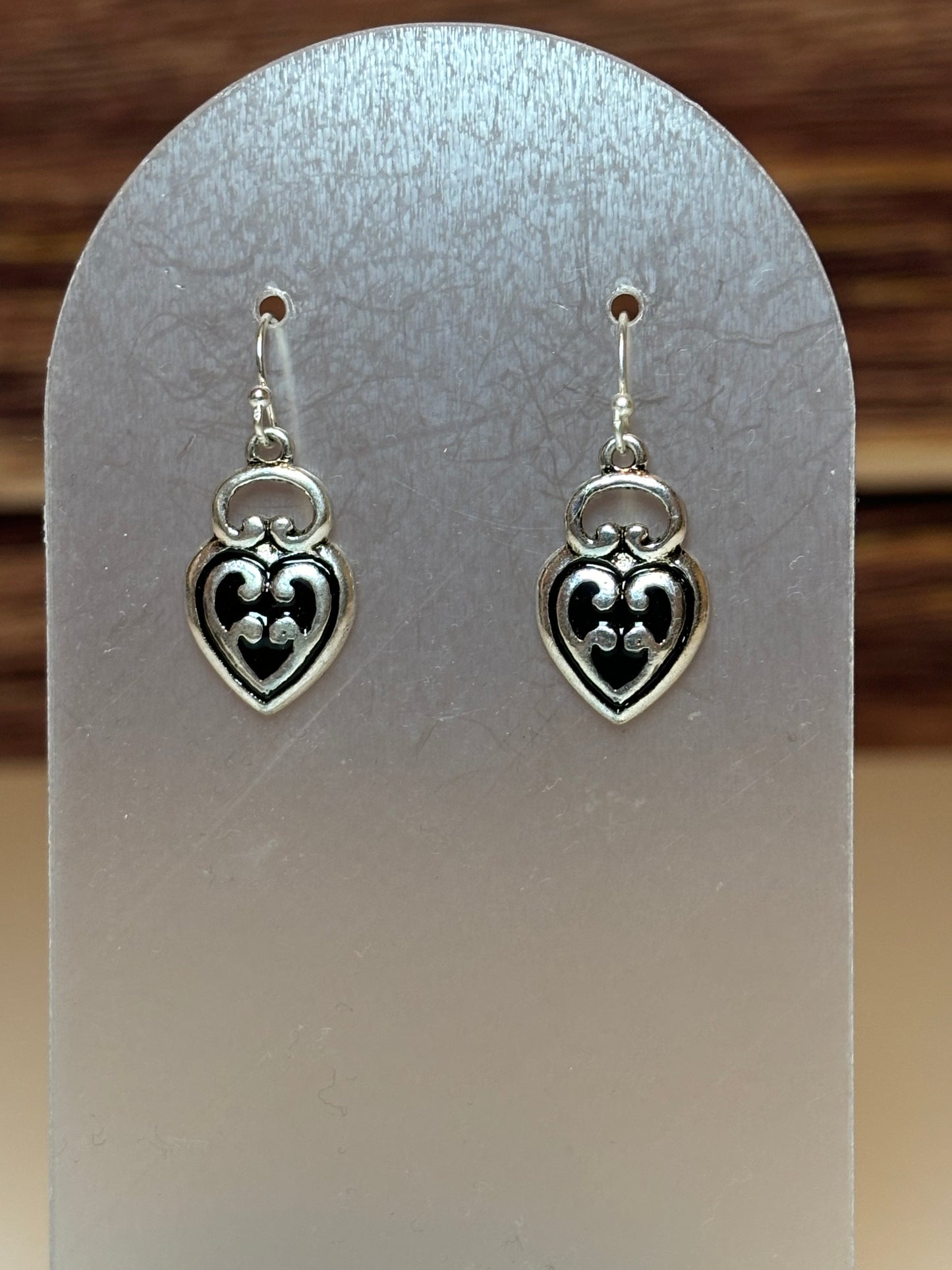 Vintage-Inspired Heart Dangle Earrings – Silver Tone