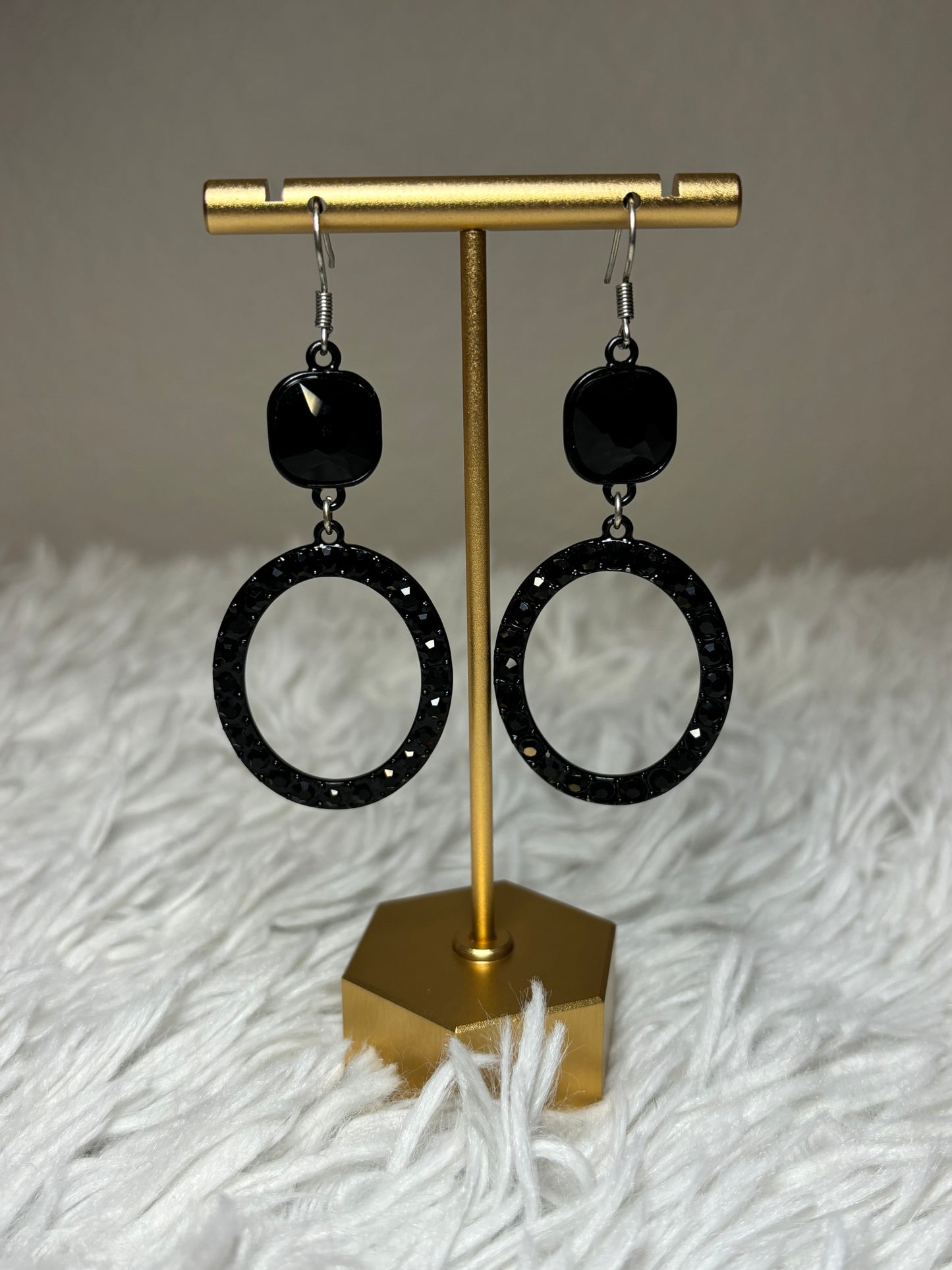 Glass Stone with Oval Shape Black Dangle Earrings
