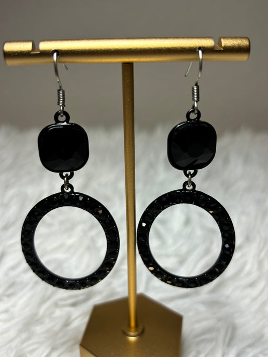 Glass Stone with Oval Shape Black Dangle Earrings