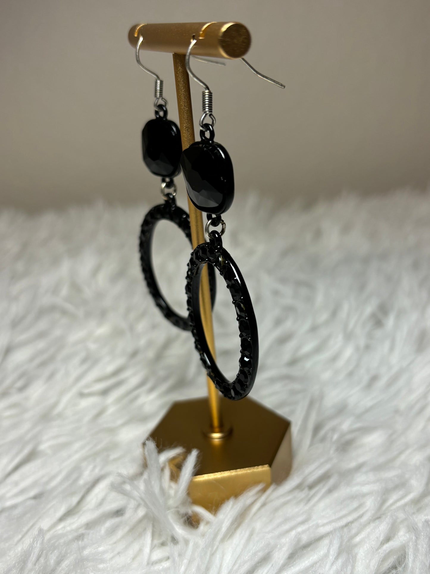 Glass Stone with Oval Shape Black Dangle Earrings