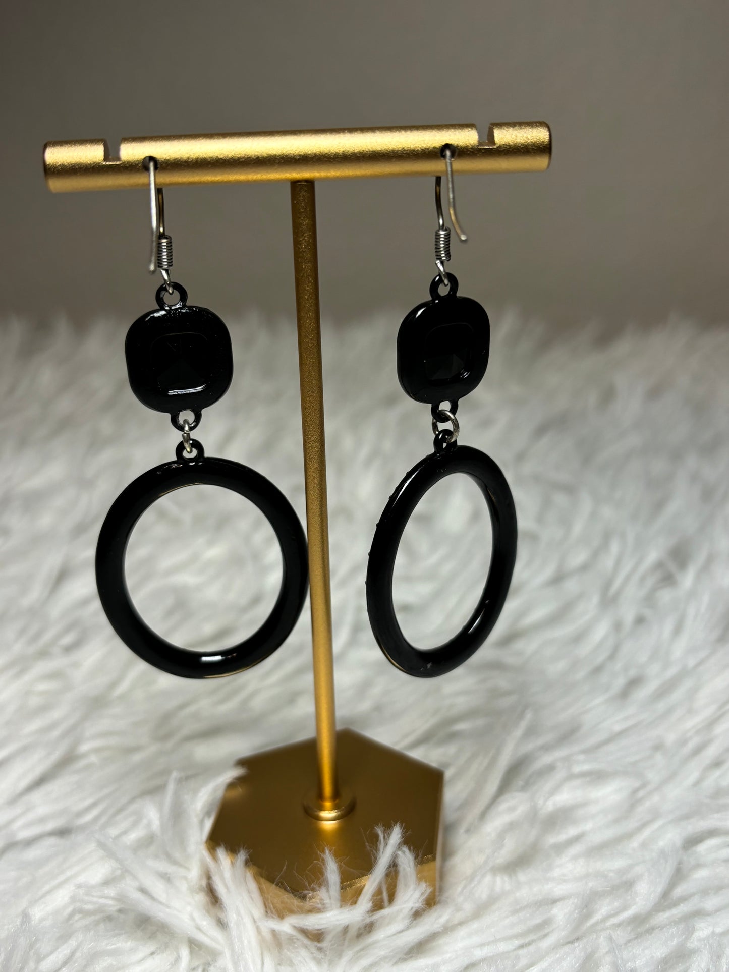 Glass Stone with Oval Shape Black Dangle Earrings