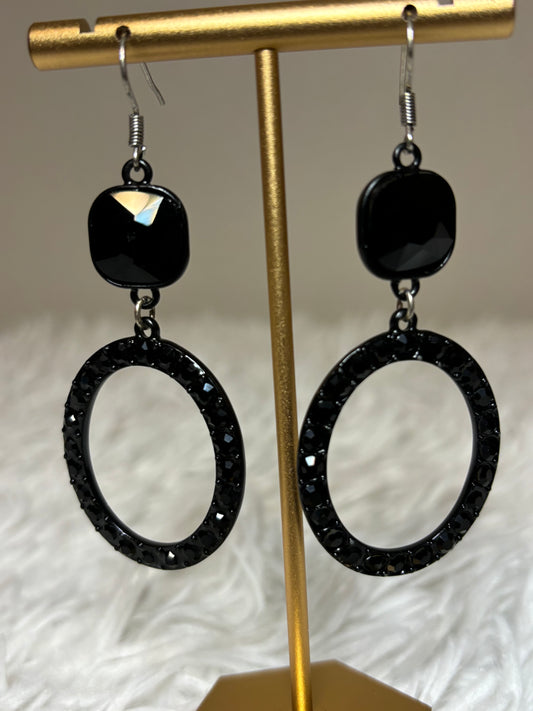 Glass Stone with Oval Shape Black Dangle Earrings