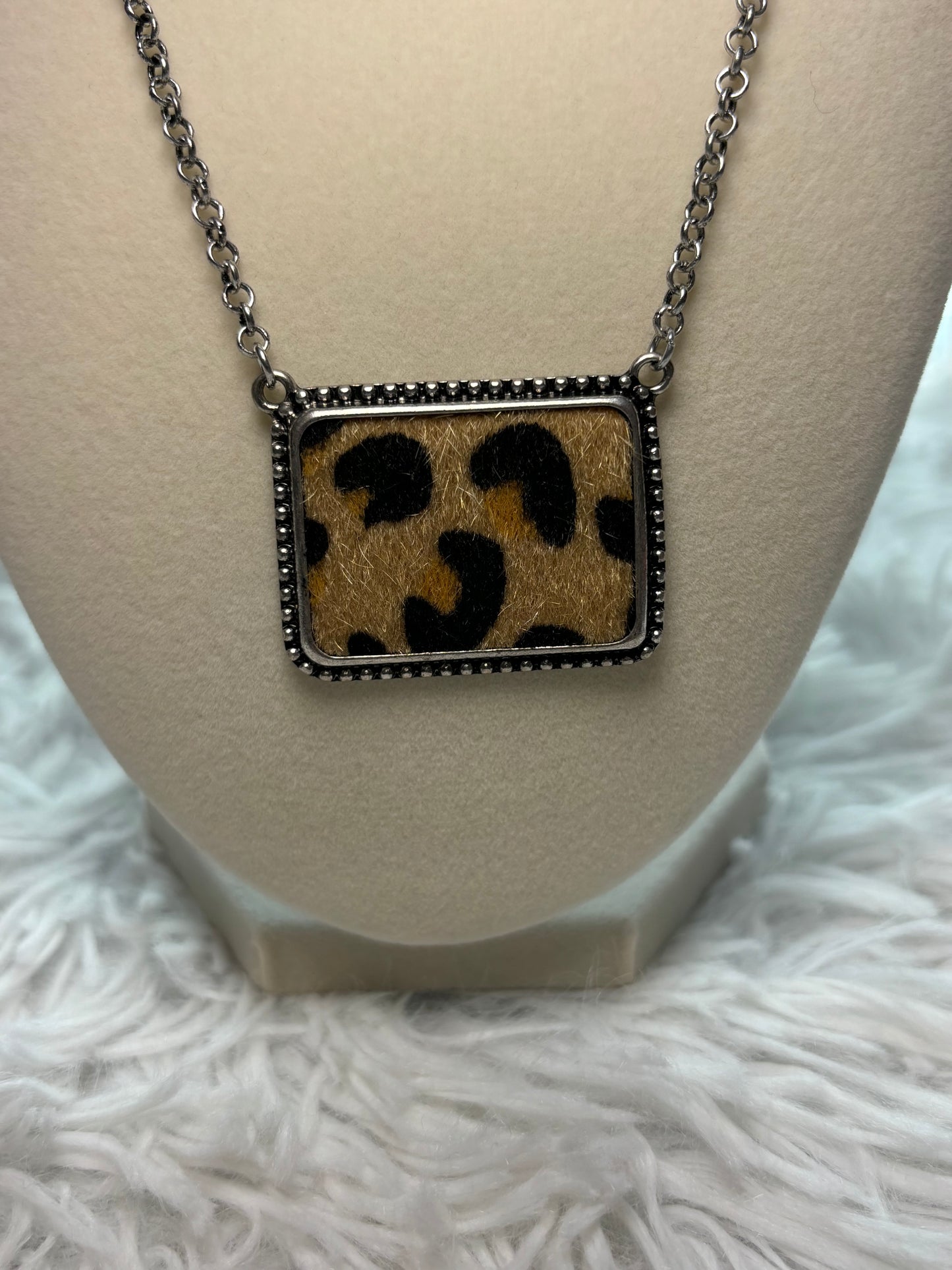 Western Leopard Fur Necklace Set