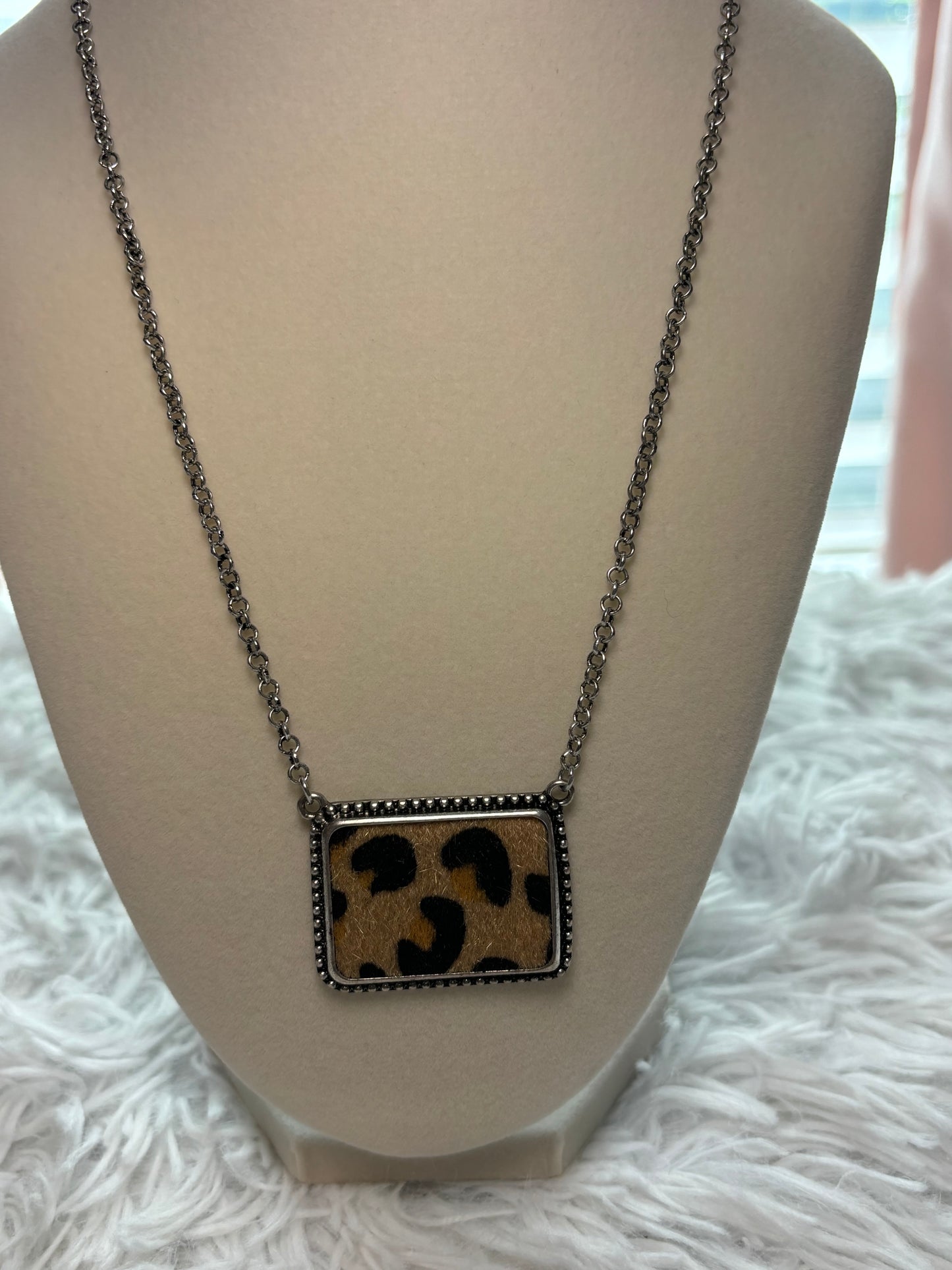 Western Leopard Fur Necklace Set