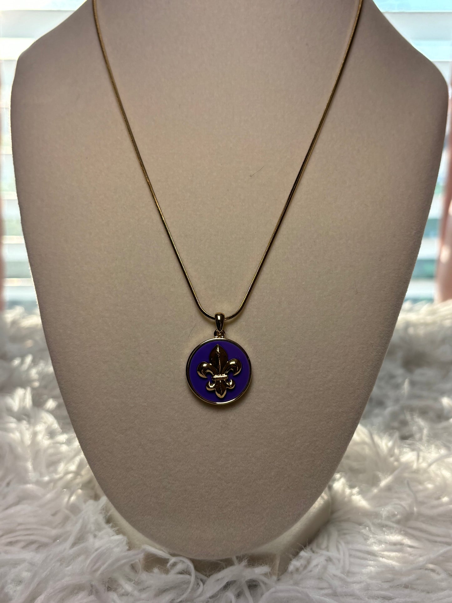 Gold Fleur De Lis Pendant Necklace