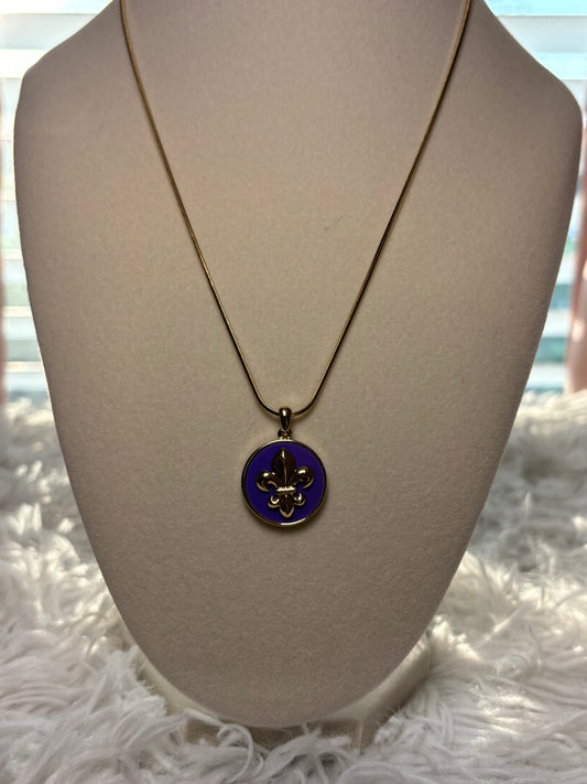 Gold Fleur De Lis Pendant Necklace