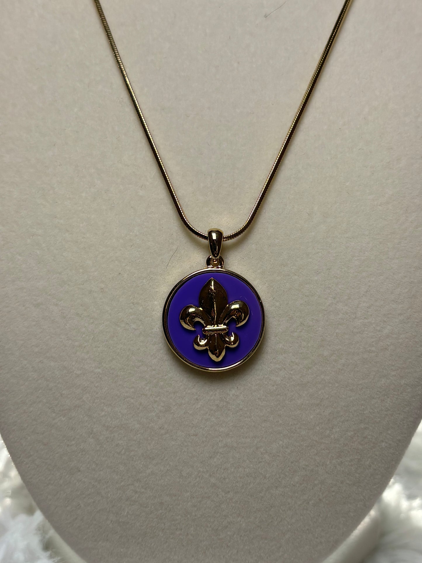 Gold Fleur De Lis Pendant Necklace