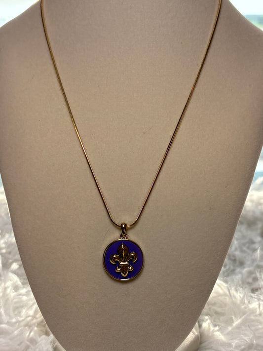 Gold Fleur De Lis Pendant Necklace