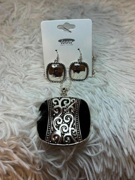Square Pendant Necklace Set