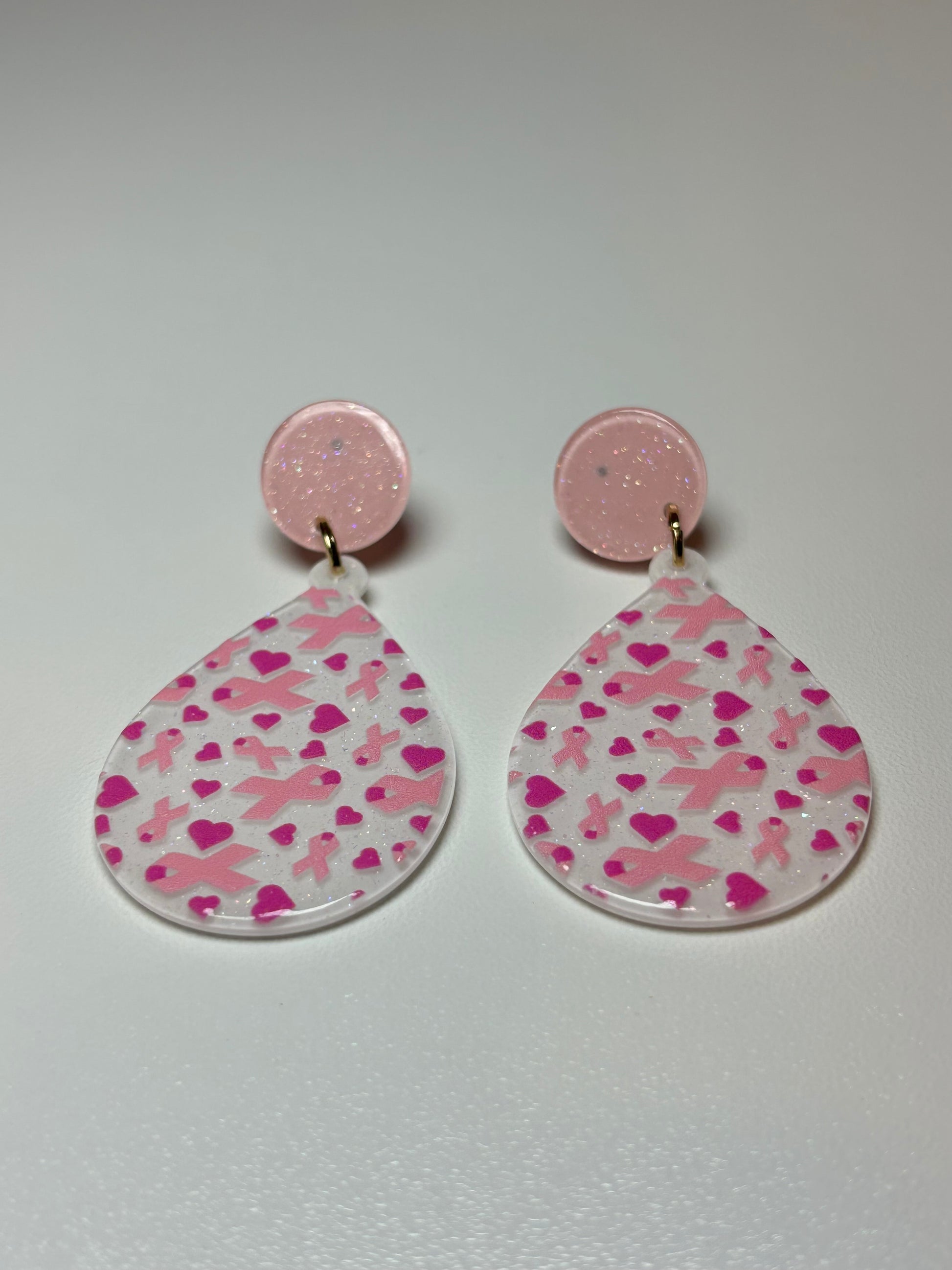 Post back teardrop-shaped earrings with pink and white pattern