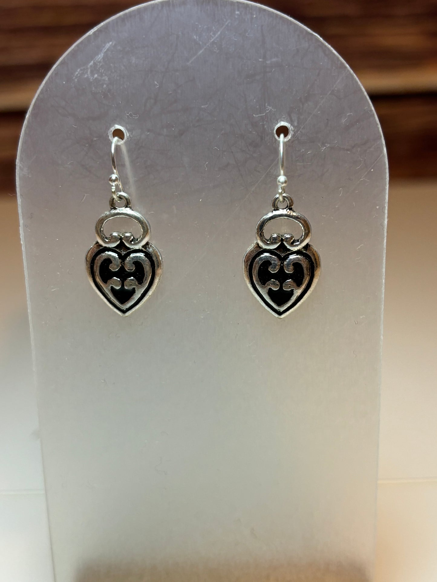 Vintage-Inspired Heart Dangle Earrings – Silver Tone